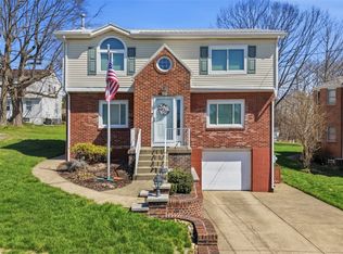 32 Herbst Rd, Coraopolis, PA 15108