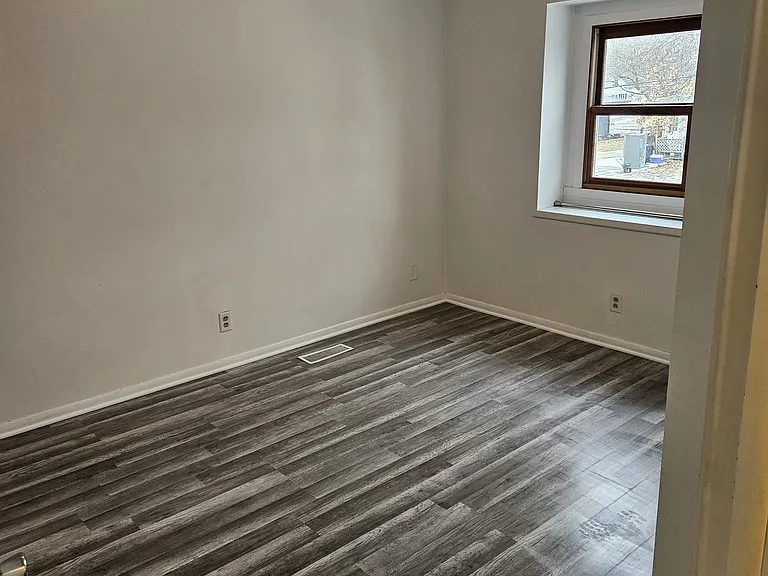1030 E Shawnee Ave — Photo 7