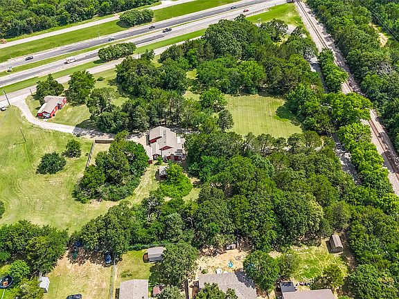 2nd image of 3312 Vine Ln