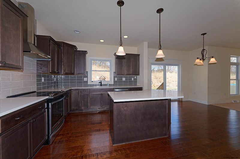 5th image of 3483 E LYDIUS Street