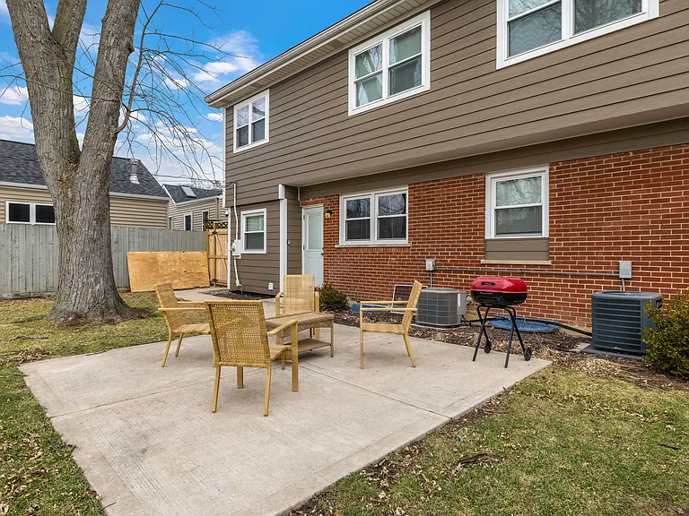 424 W Avery St — Photo 36