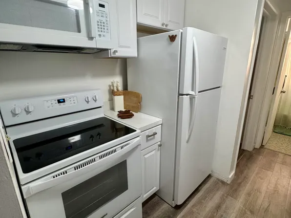 113 N Lakeside Dr APT 3, Lake Worth, FL 33460