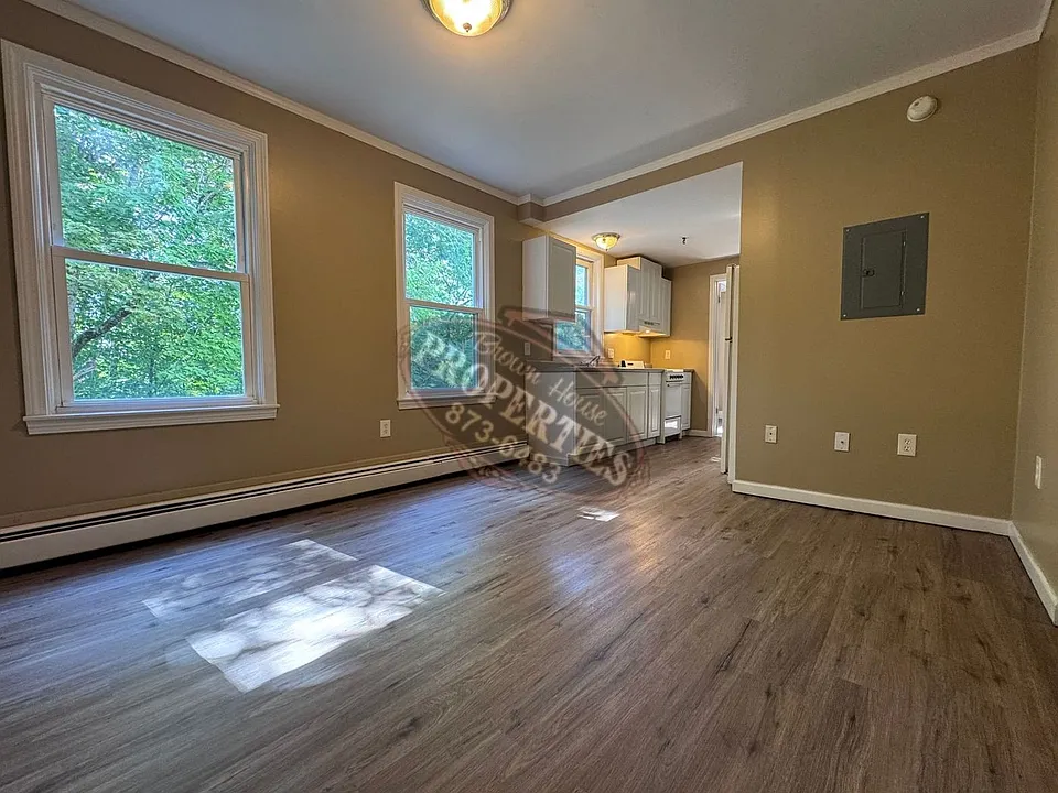 54 Mountain Ave