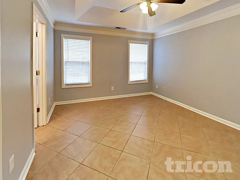 923 Laurel Green Ln — Photo 8