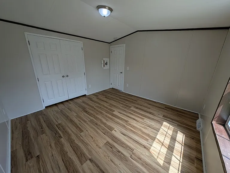 146 Mulberry Cir — Photo 3