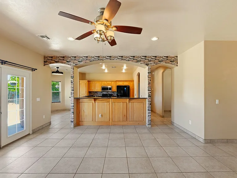 4212 S Hackberry Dr — Photo 10