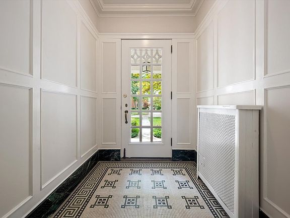 4th image of 2855 Sheridan Pl