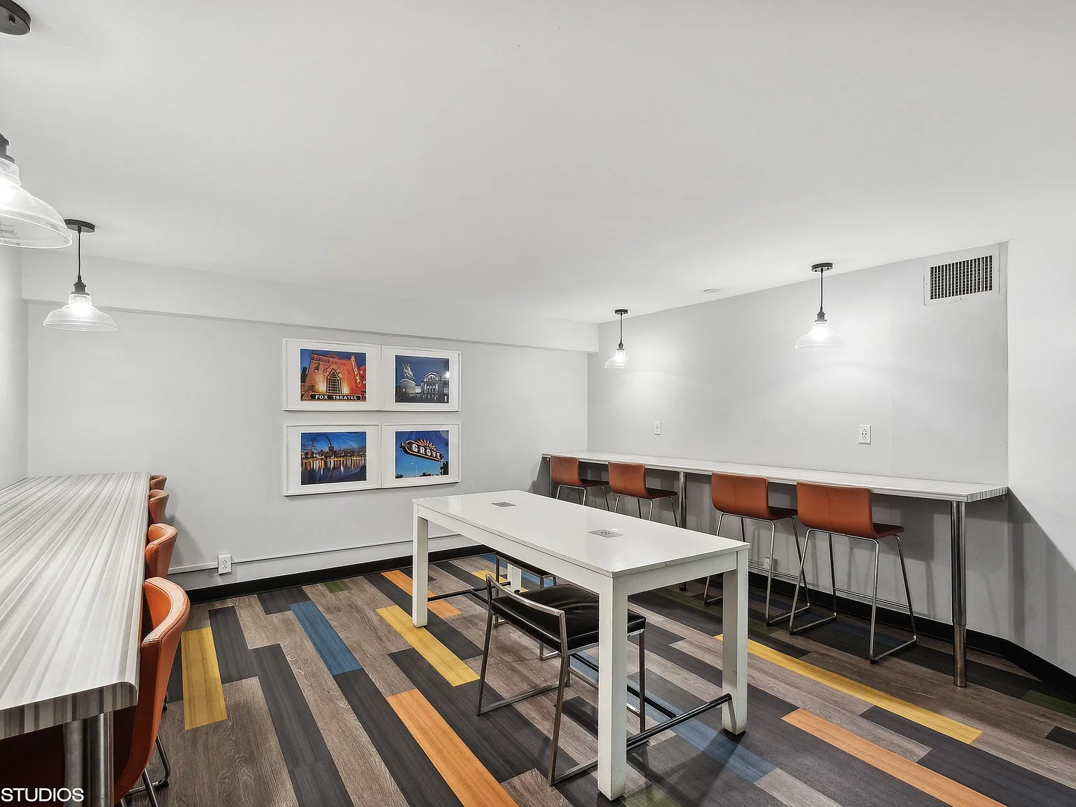 Delmar Loop Apartments — Photo 2
