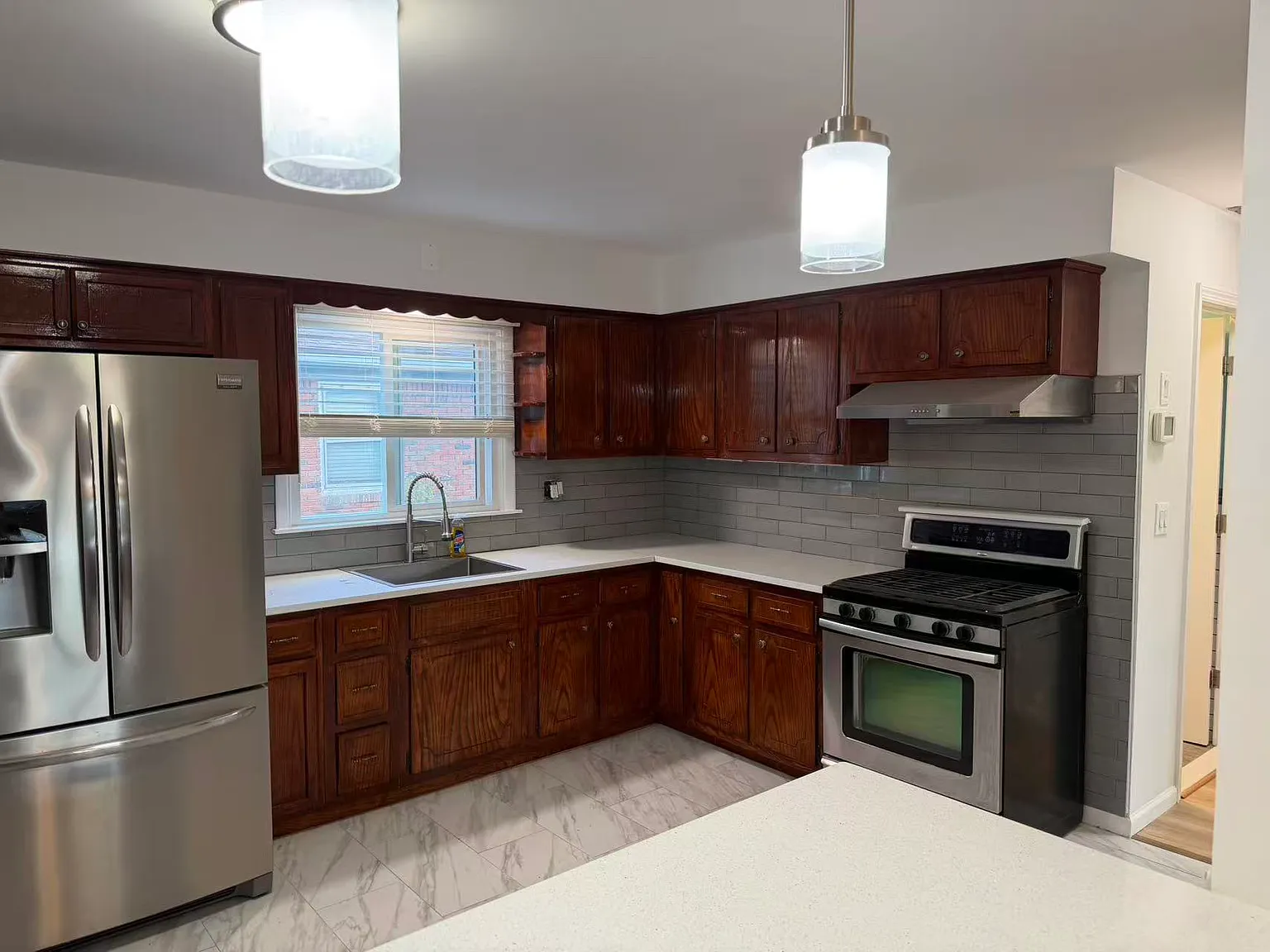 2 bed, 1000 sqft, $2,300 — Photo 1