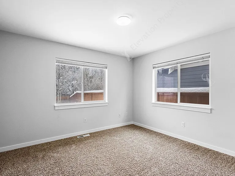 20700 Nicolette Dr — Photo 11