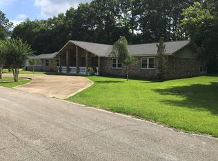 1106 Rushing Ave, Hattiesburg, MS 39402