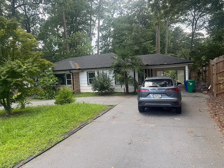 1940 E Roxboro Rd NE — Photo 5