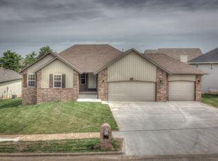 1943 W Hill St, Springfield, MO 65803