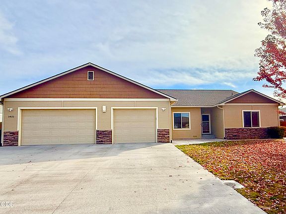 2nd image of 3821 Valinda Way