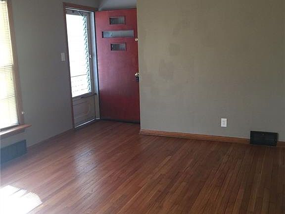 4th image of 23901 Puritan Ave