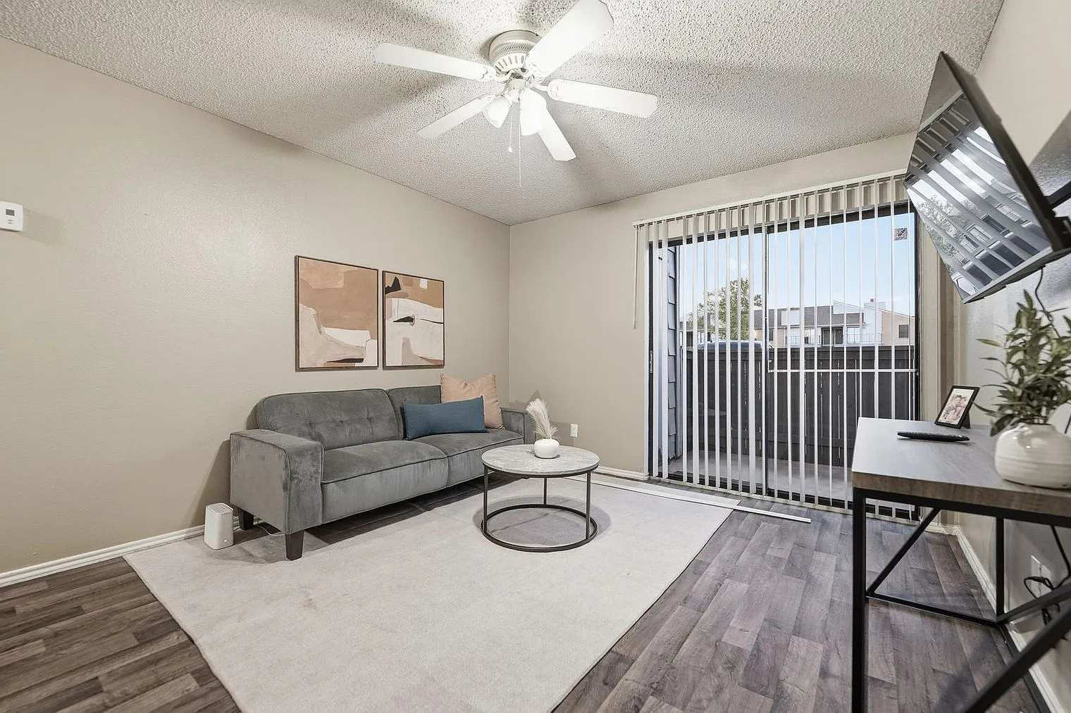 1 bed, 1.0 bath, 6210 sqft, $981 — Photo 4