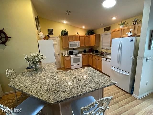 1st image of 761R Ansel Ave