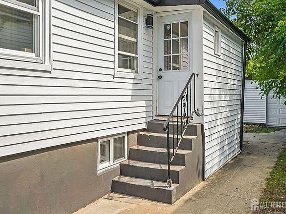 5th image of 181 Hilltop Blvd
