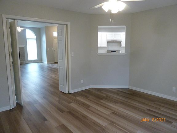 5th image of 2508 E Oakland St