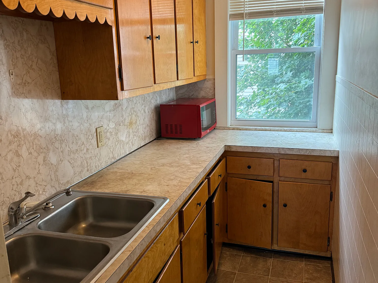 3 bed, $2,000 — Photo 2