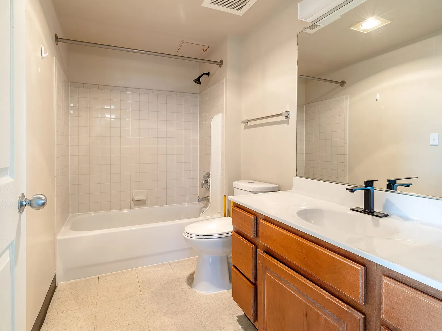 500 W Fayette St. — Photo 4