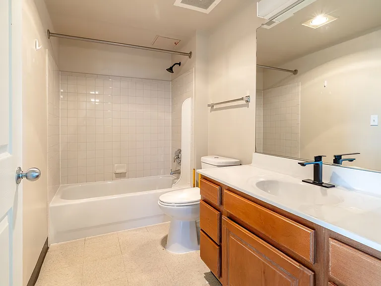 500 W Fayette St. — Photo 4