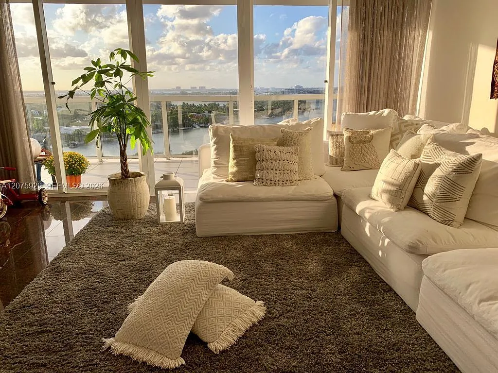 La Gorce Palace Condo — Photo 4