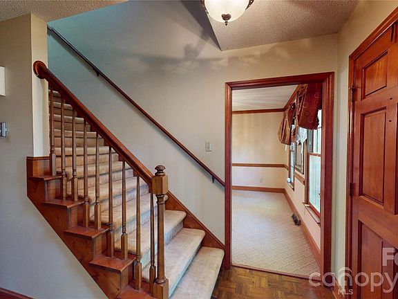 3rd image of 2129 Redwood Dr