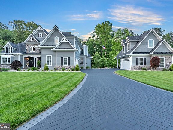 2nd image of 1006 Saint Annes Ln