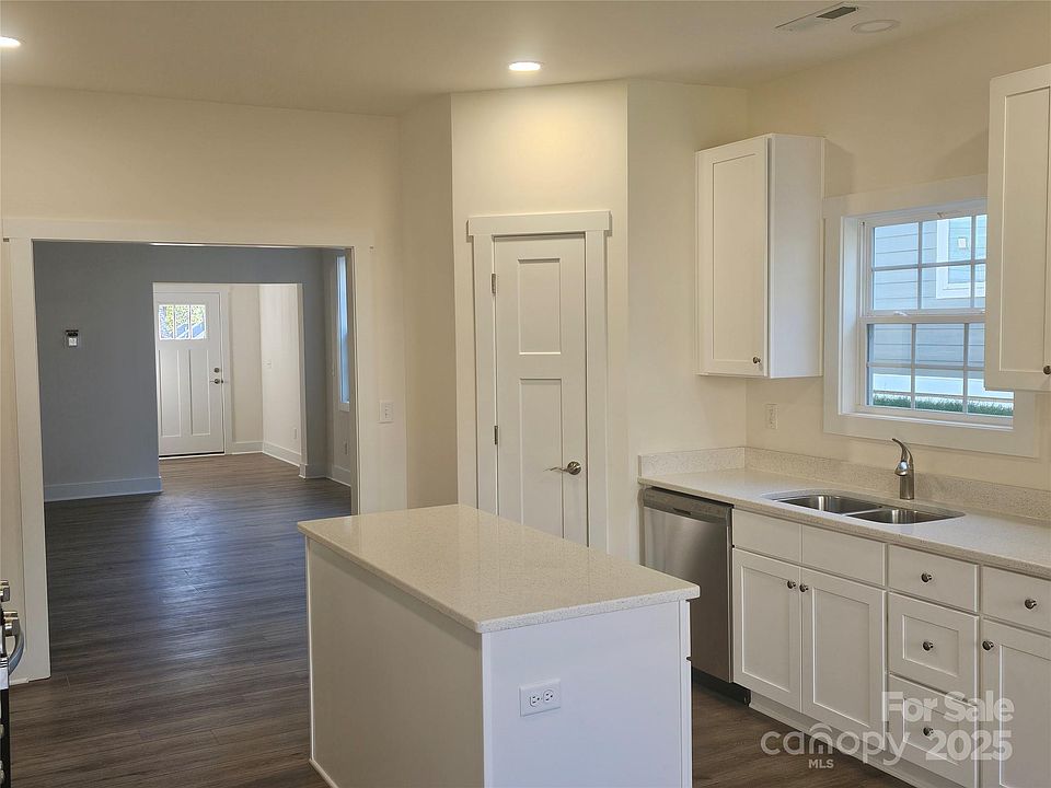 2nd image of 210 Slade Ln