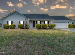 121 Annie Rd, Richlands, NC 28574