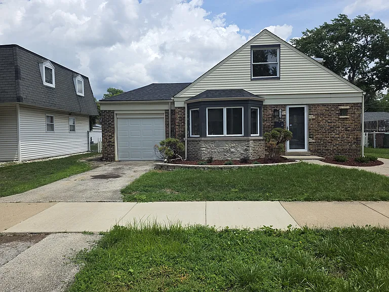 10215 S Kildare Ave — Photo 1