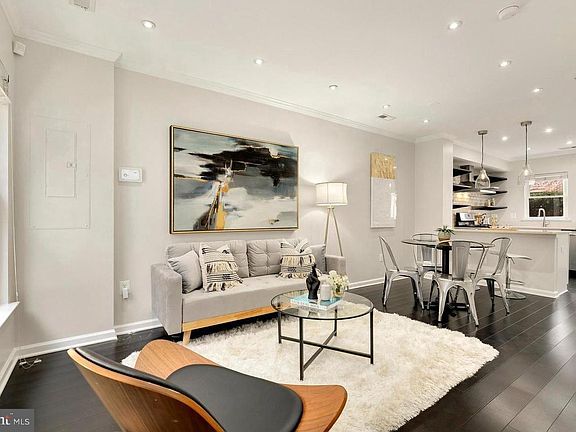 3rd image of 924 4th St SE