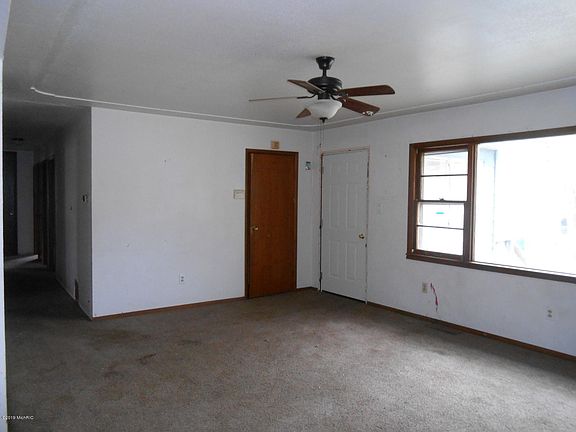 4th image of 215 Burr St