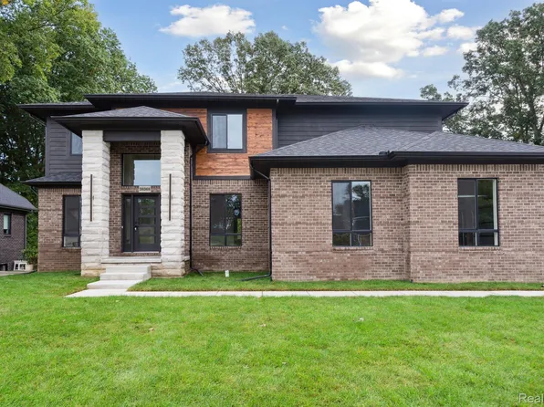 38368 Trillium Pl, Harrison Township, MI 48045