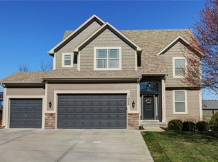 1008 Bellflower Ln, Greenwood, MO 64034