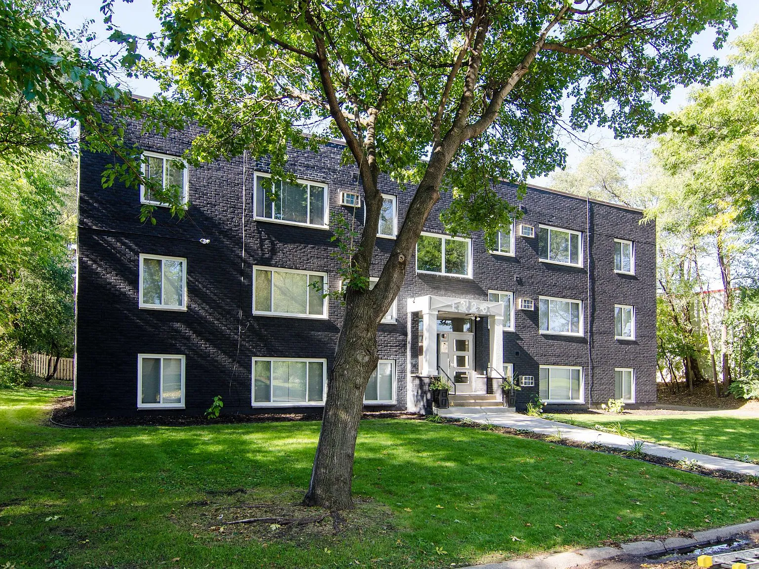 1328 Idaho Ave S — Photo 4