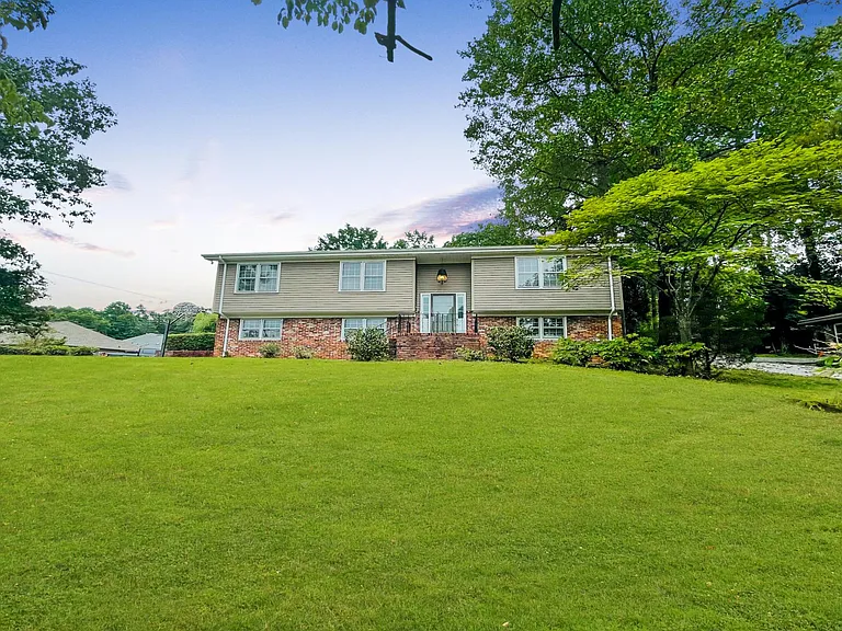 3404 Jones Dr — Photo 1