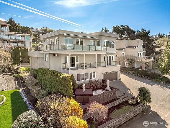 2nd image of 5711 Upland Terrace NE