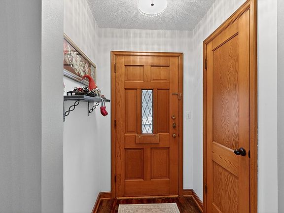4th image of 305 N Mantorville Ave