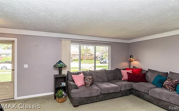 5th image of 30653 Mackenzie Dr