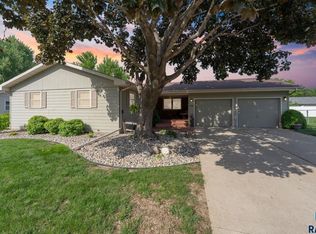4308 S Hickory Hill Rd, Sioux Falls, SD 57103