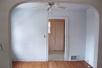 3rd image of 2302 Mallery St