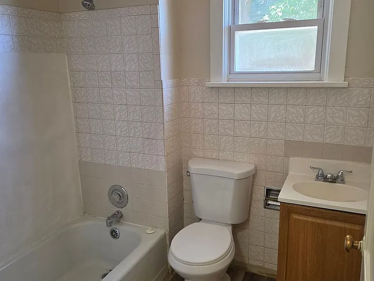 1417 E Wellesley Ave — Photo 10
