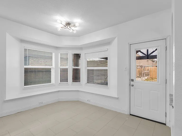 3010 Lena Dr — Photo 36