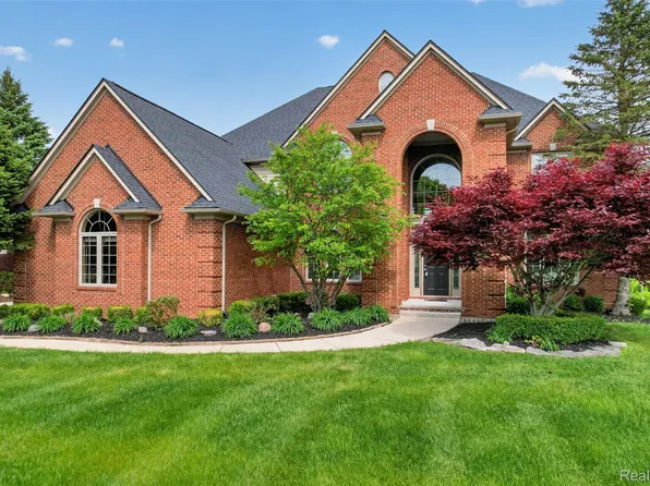 2747 Pebble Beach Dr, Oakland, MI 48363