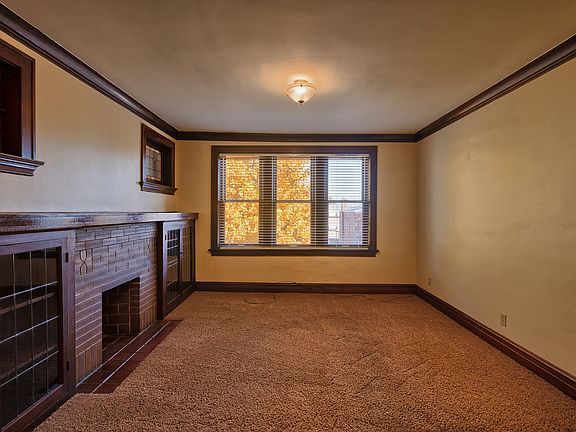 3rd image of 5004 Winona Ave