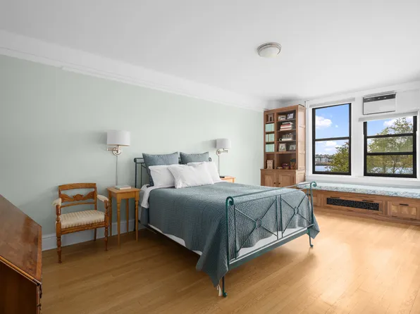 395 Riverside Drive image 4 of 9