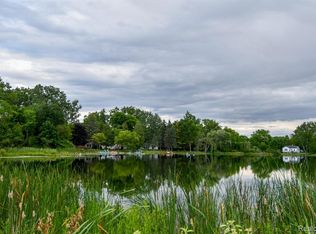 5970 Pinehurst Ct, Clarkston, MI 48346