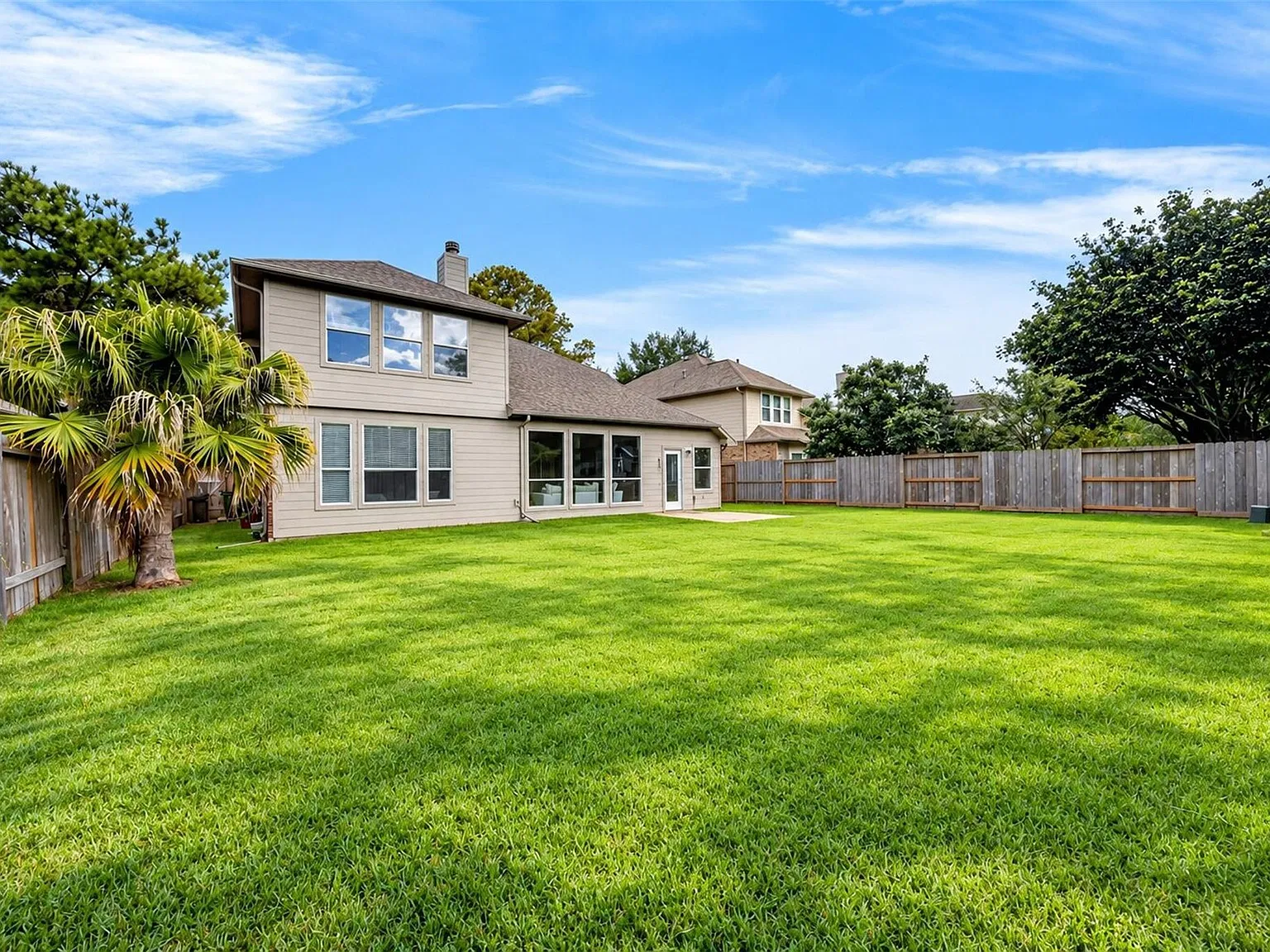4 bed, 2.5 bath, 2751 sqft, $2,900 — Photo 2